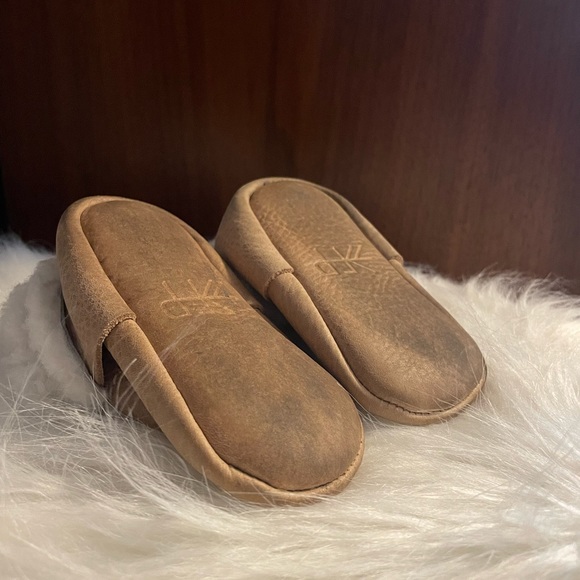Freshly Picked Shearling Moccasins Size 4 - Picture 6 of 6
